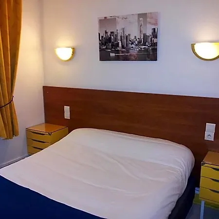 Du Stade Hotel 2*