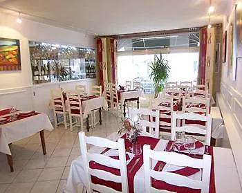 Du Stade מלון 2*