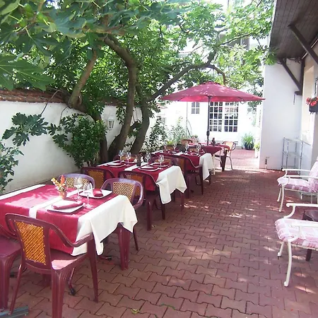 فندق Du Stade 2*